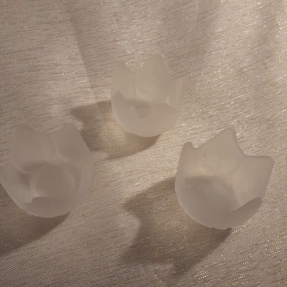 Partylite P0290 Frosted Lotus Blossom Candle Holders Set of 3 Glass Tealights - Picture 4 of 6
